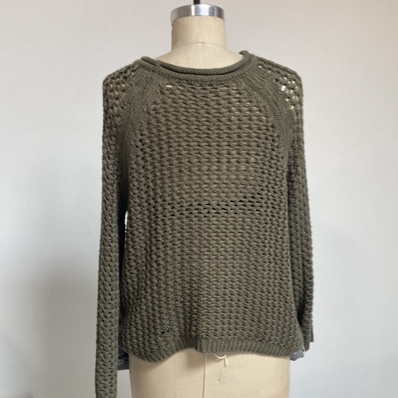 Green top - Picture 2 of 4